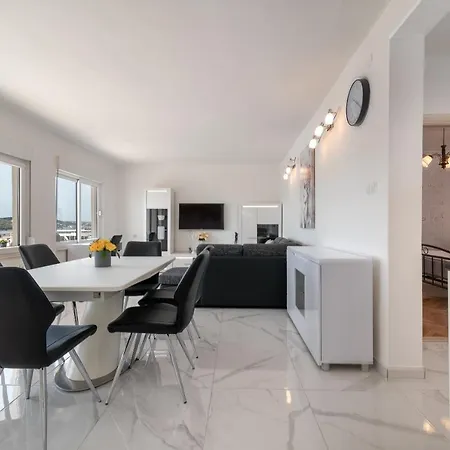 M&a Apartment *
