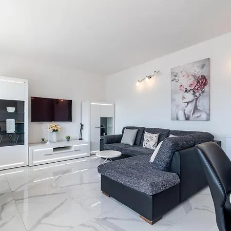 M&a Apartment *